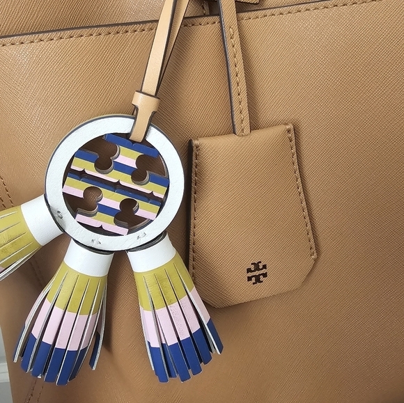 Tory Burch Tan Robinson Tote Bag w/ Extra Bag Charm - Picture 3 of 13